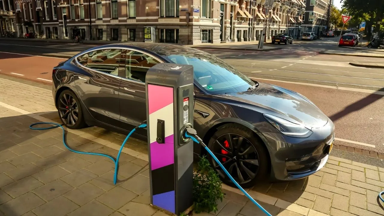 Do Electric Car Batteries Lose Efficiency Over Time?